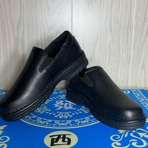 New No Box Eastland Newport 3181 Ladies Leather 1.5” Heel Black Size 9.5 Wide